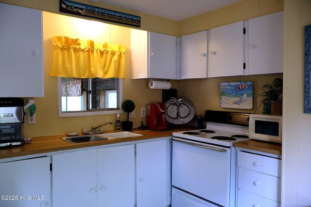 9136 E Calabash Drive SW, Calabash, NC 28467