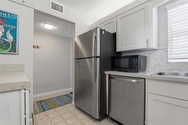 7540 BAY ISLAND DRIVE S 251, South Pasadena, FL 33707