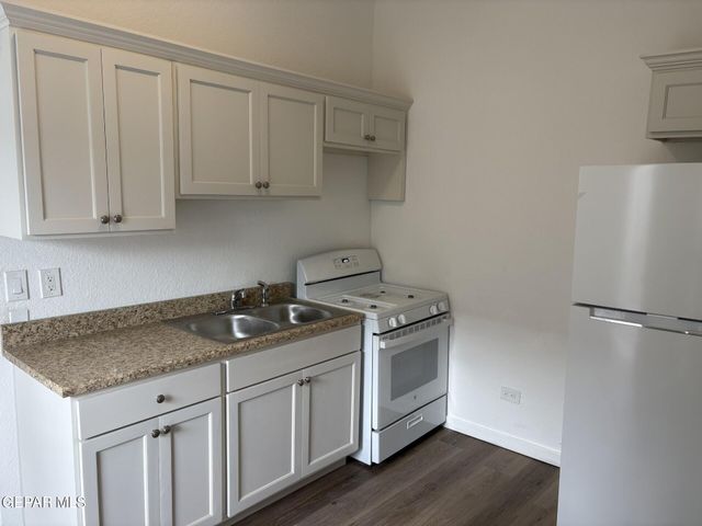 2916 Pera Avenue B, El Paso, TX 79905
