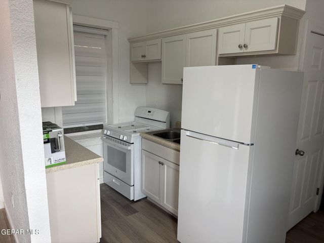 2916 Pera Avenue B, El Paso, TX 79905