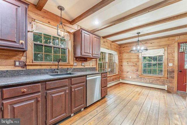 1821 W STRASBURG RD, West Chester, PA 19382