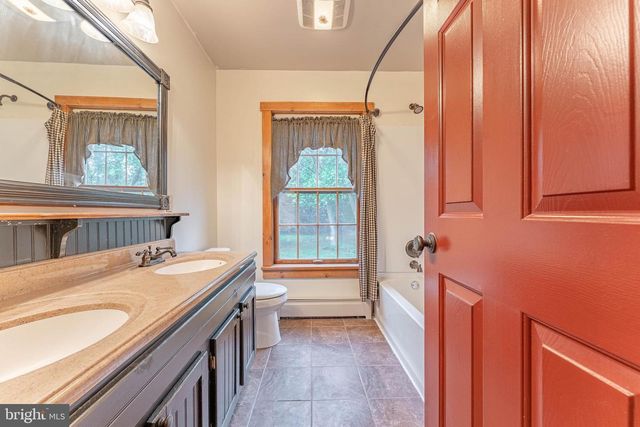 1821 W STRASBURG RD, West Chester, PA 19382