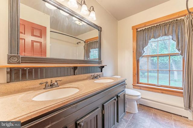 1821 W STRASBURG RD, West Chester, PA 19382