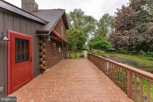 1821 W STRASBURG RD, West Chester, PA 19382