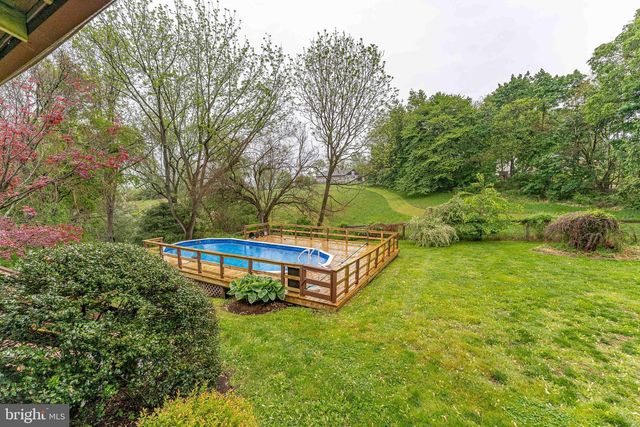 1821 W STRASBURG RD, West Chester, PA 19382