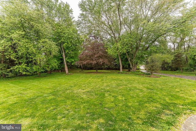 1821 W STRASBURG RD, West Chester, PA 19382