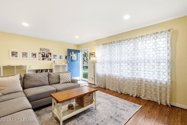 3716 Youngwood Rd, Louisville, KY 40218