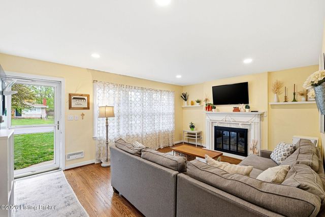 3716 Youngwood Rd, Louisville, KY 40218