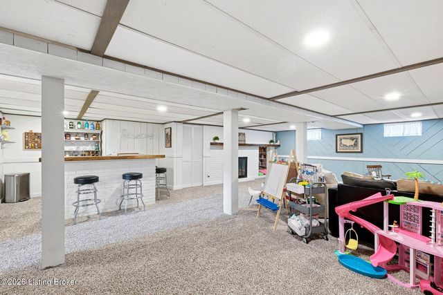 3716 Youngwood Rd, Louisville, KY 40218