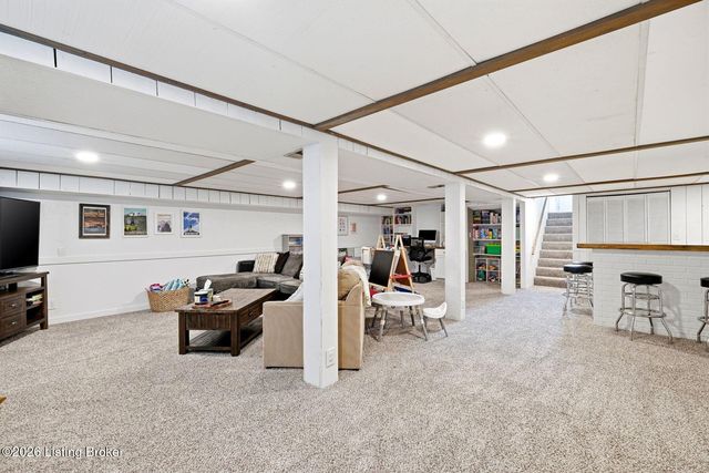 3716 Youngwood Rd, Louisville, KY 40218