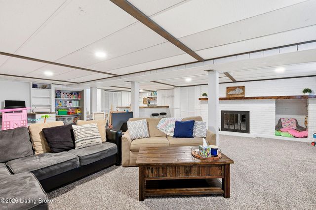 3716 Youngwood Rd, Louisville, KY 40218