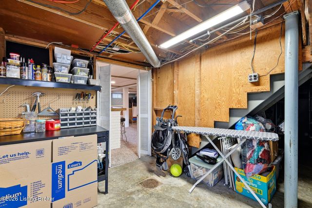 3716 Youngwood Rd, Louisville, KY 40218