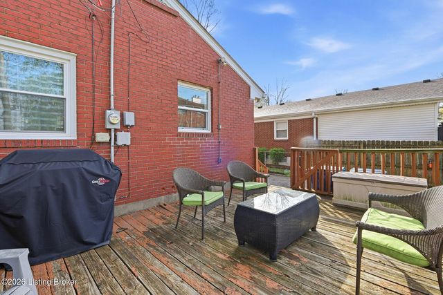 3716 Youngwood Rd, Louisville, KY 40218