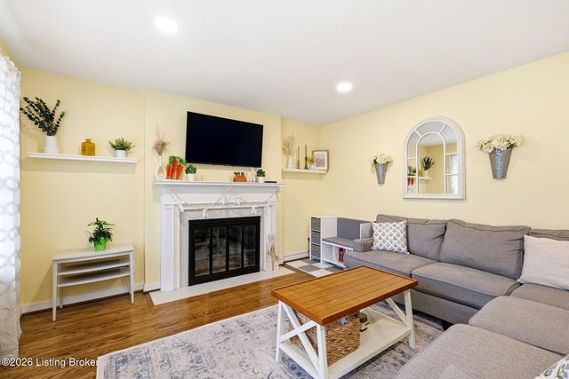 3716 Youngwood Rd, Louisville, KY 40218