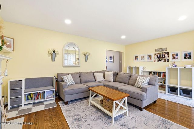 3716 Youngwood Rd, Louisville, KY 40218