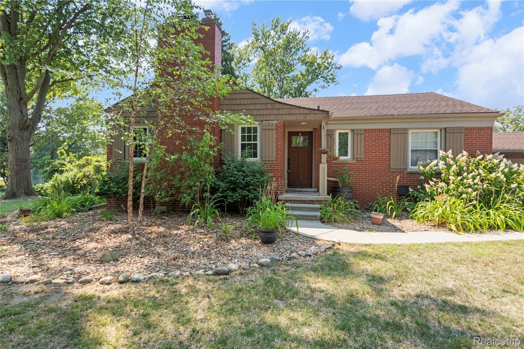 24530 HICKORY Drive, Grosse Ile Twp, MI 48138