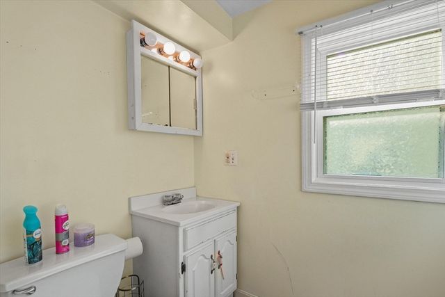 26 Groveland St, Lynn, MA 01902