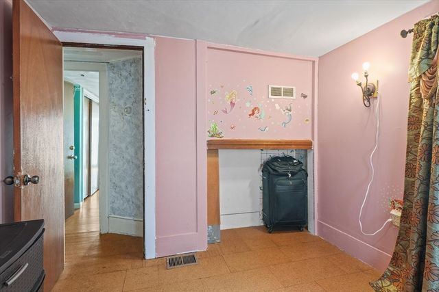 26 Groveland St, Lynn, MA 01902