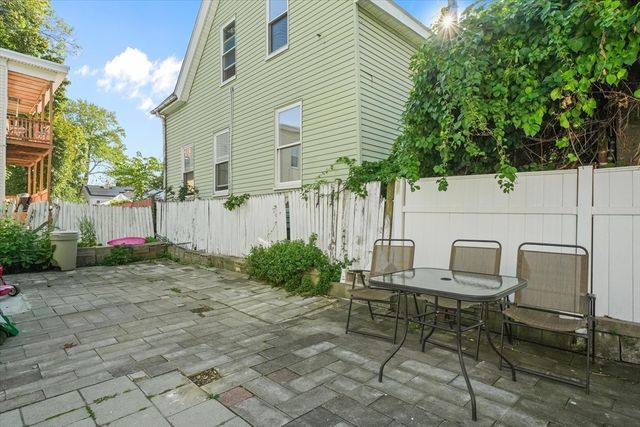 26 Groveland St, Lynn, MA 01902