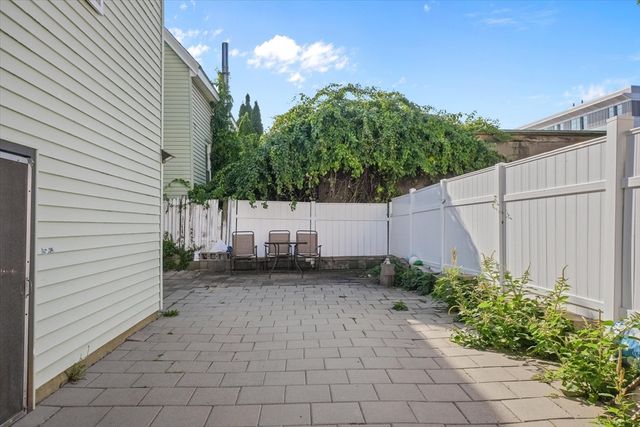 26 Groveland St, Lynn, MA 01902