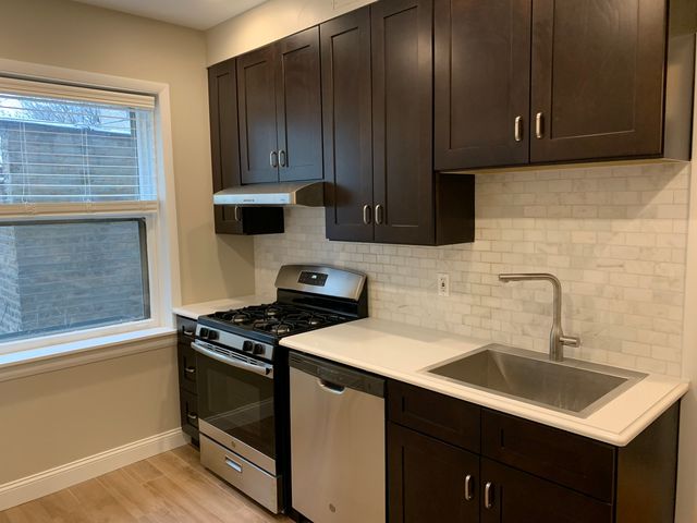 2046 W Farragut Avenue 3, Chicago, IL 60625