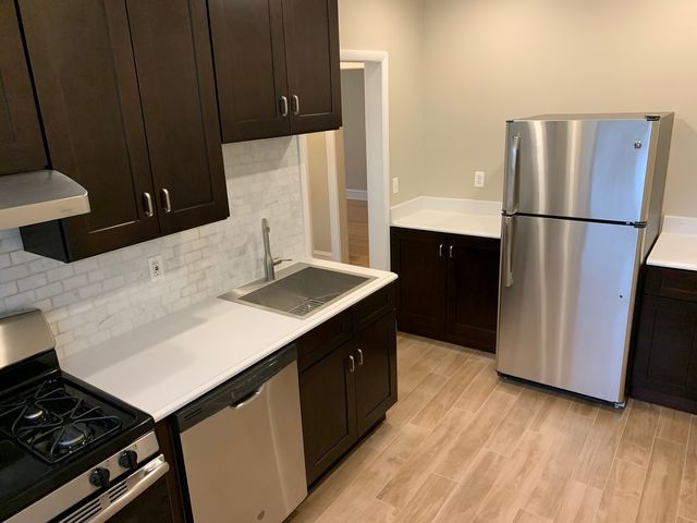 2046 W Farragut Avenue 3, Chicago, IL 60625