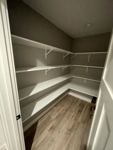 1927 Golden Gate WAY, Holmen, WI 54636