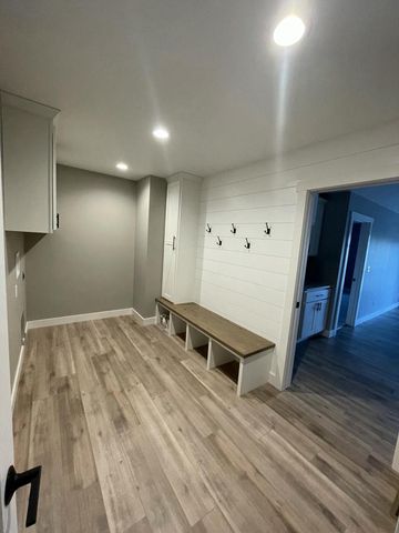 1927 Golden Gate WAY, Holmen, WI 54636