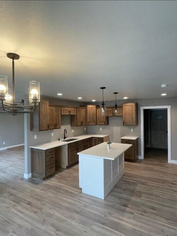 1927 Golden Gate WAY, Holmen, WI 54636