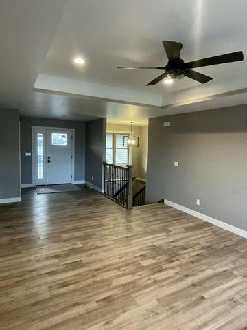 1927 Golden Gate WAY, Holmen, WI 54636