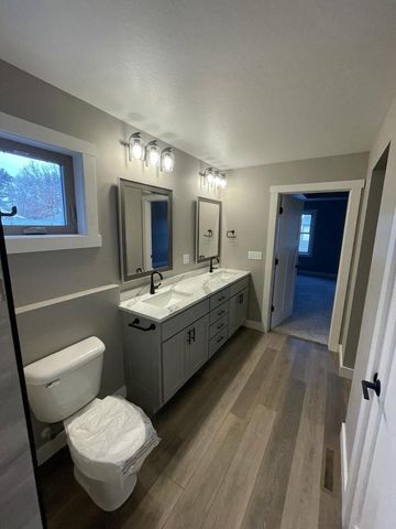 1927 Golden Gate WAY, Holmen, WI 54636