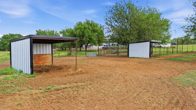 187 County Road 4195, Decatur, TX 76234