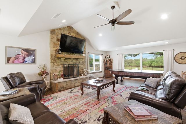187 County Road 4195, Decatur, TX 76234