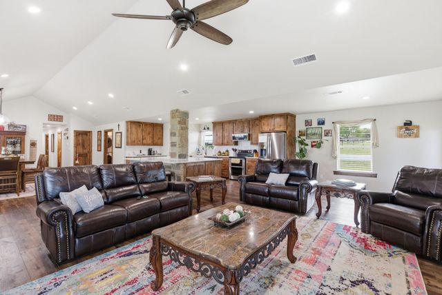 187 County Road 4195, Decatur, TX 76234
