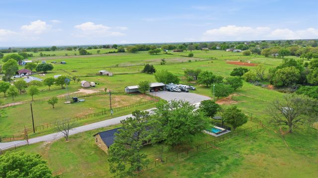 187 County Road 4195, Decatur, TX 76234