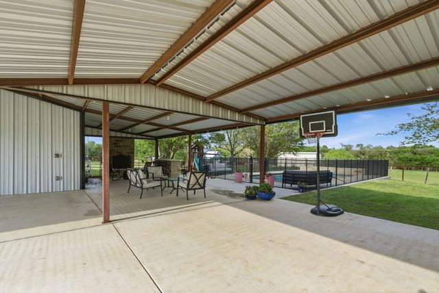 187 County Road 4195, Decatur, TX 76234