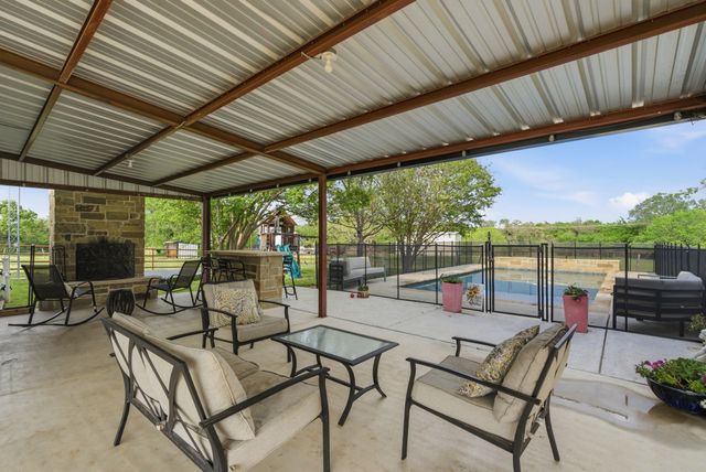 187 County Road 4195, Decatur, TX 76234