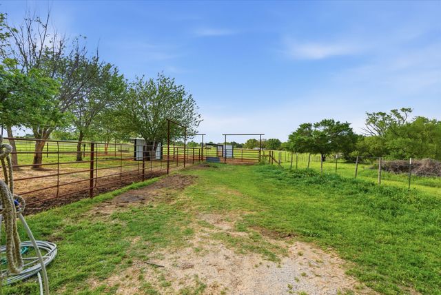 187 County Road 4195, Decatur, TX 76234