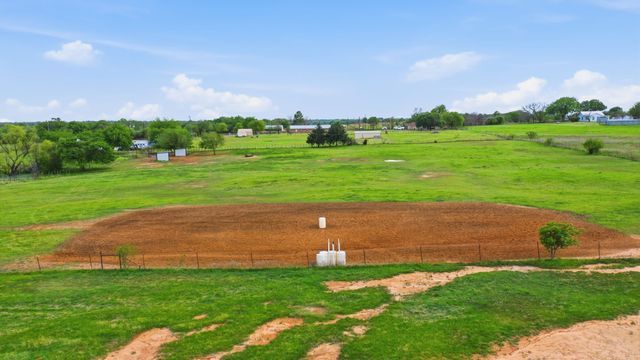 187 County Road 4195, Decatur, TX 76234