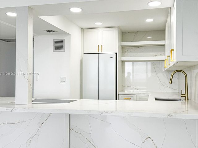 3140 S Ocean Dr 2403, Hallandale Beach, FL 33009