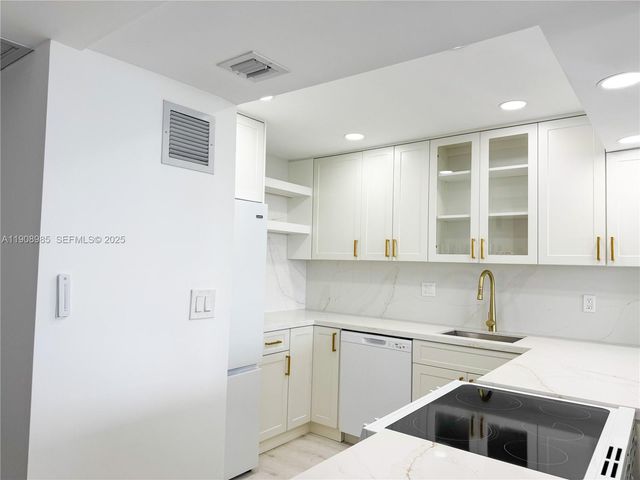 3140 S Ocean Dr 2403, Hallandale Beach, FL 33009