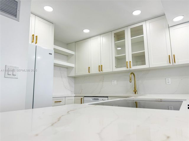 3140 S Ocean Dr 2403, Hallandale Beach, FL 33009