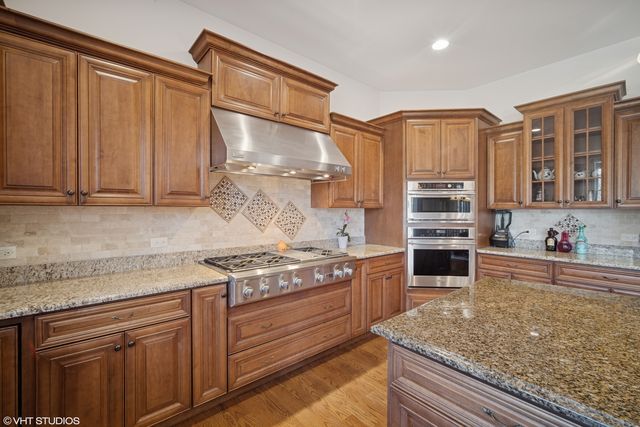 7 Preston Court, Lincolnshire, IL 60069