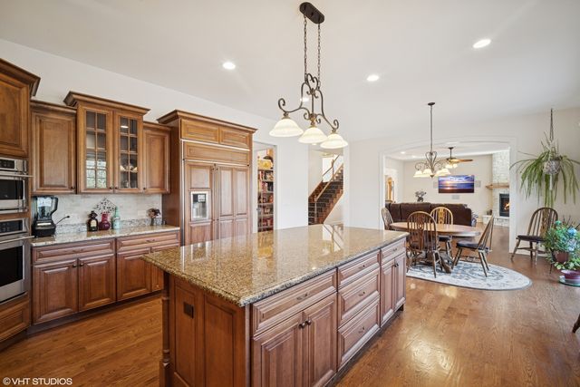 7 Preston Court, Lincolnshire, IL 60069