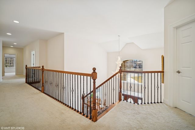 7 Preston Court, Lincolnshire, IL 60069