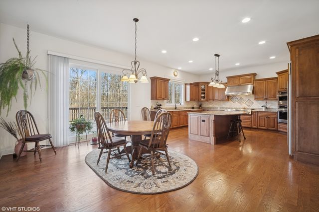 7 Preston Court, Lincolnshire, IL 60069