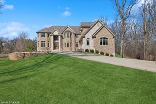 7 Preston Court, Lincolnshire, IL 60069