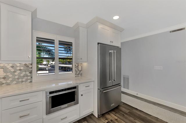 4410 EXETER DRIVE 204, Longboat Key, FL 34228