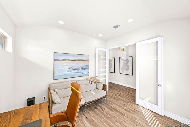 306 Navarro, Boerne, TX 78006