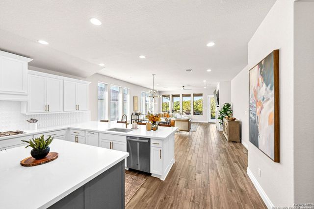 306 Navarro, Boerne, TX 78006